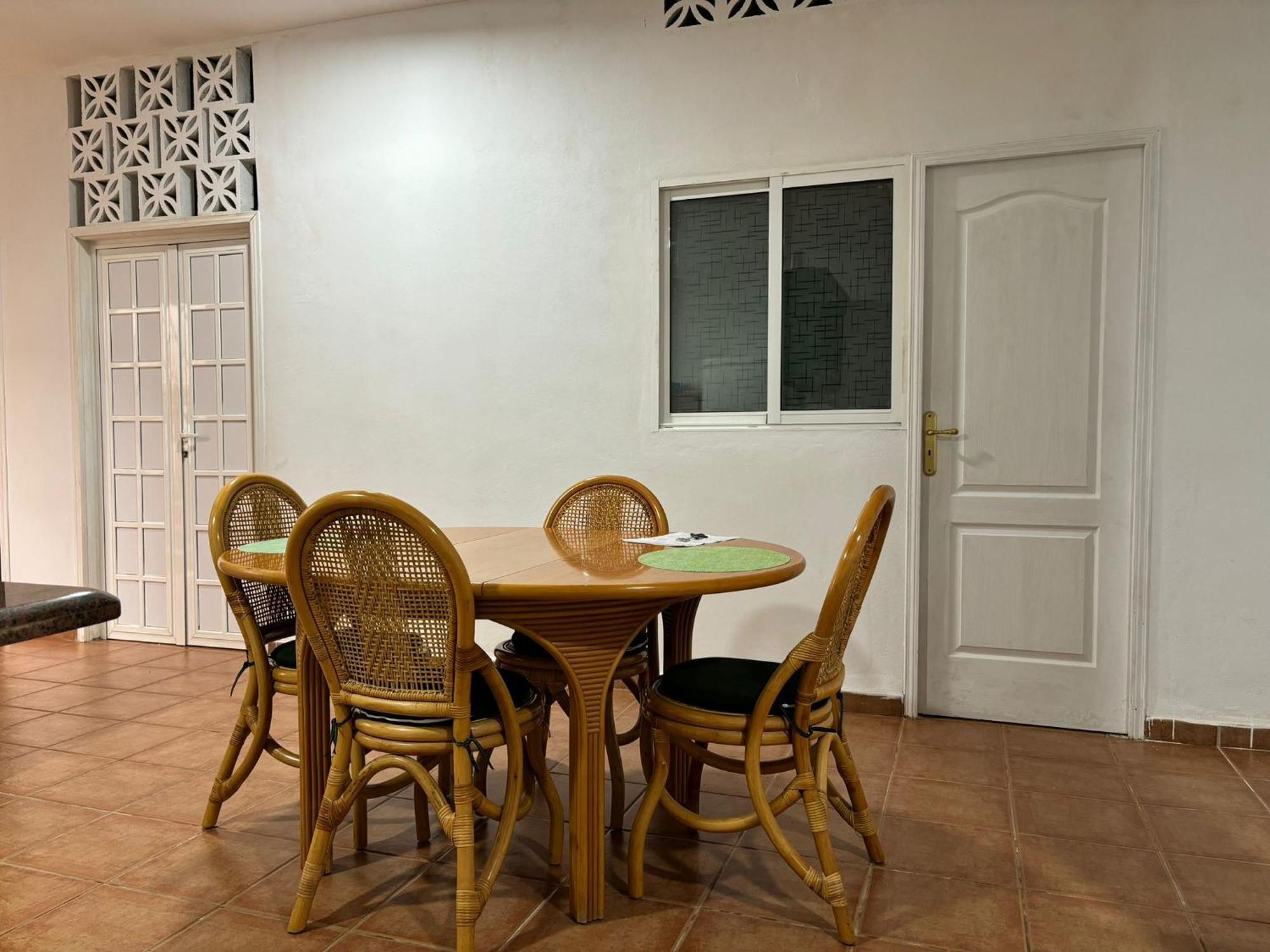 Habitacion Matrimonial En Un Bajo Bano Compartido Areas Compartidas Abades  Zewnętrze zdjęcie